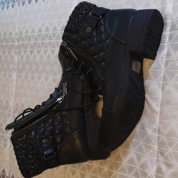 NWT STQ Women's black Quilted Vegan Leather Lace-Up Combat Ankle Booties Size 7. - Picture 5 of 8